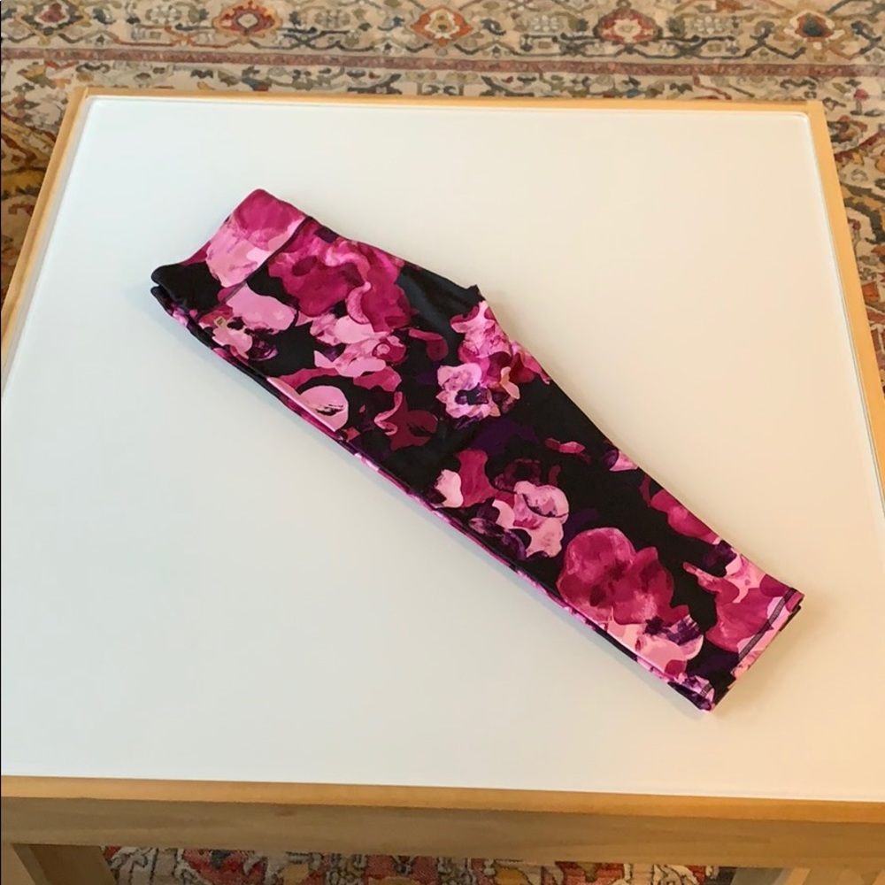 NWT Fabletics Salar Capri - L